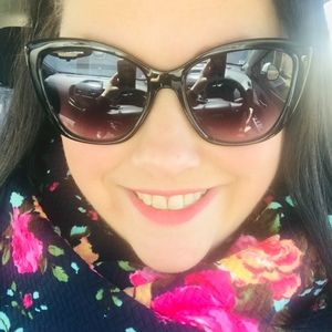 Meet your Posher, Nora